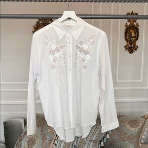 Chic White Shirt with Floral Embroidery Size 14